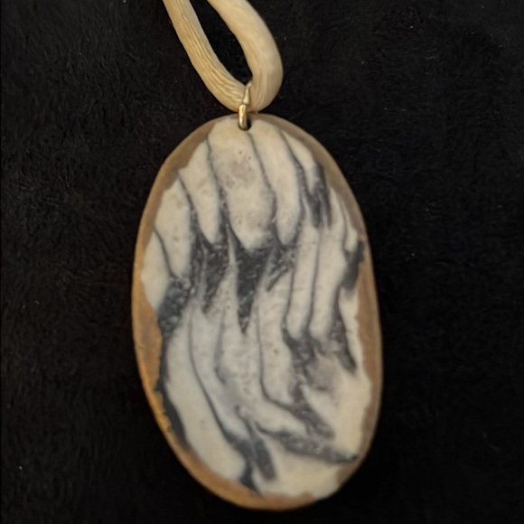 Hand made gold edge shell pottery art necklace - Picture 5 of 5